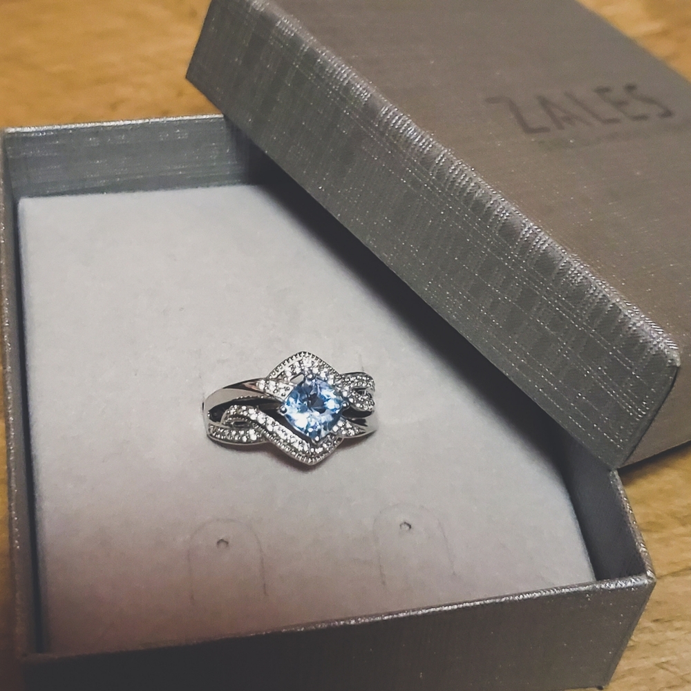 Zales Sterling Silver Blue Topaz Ring. Size 7
